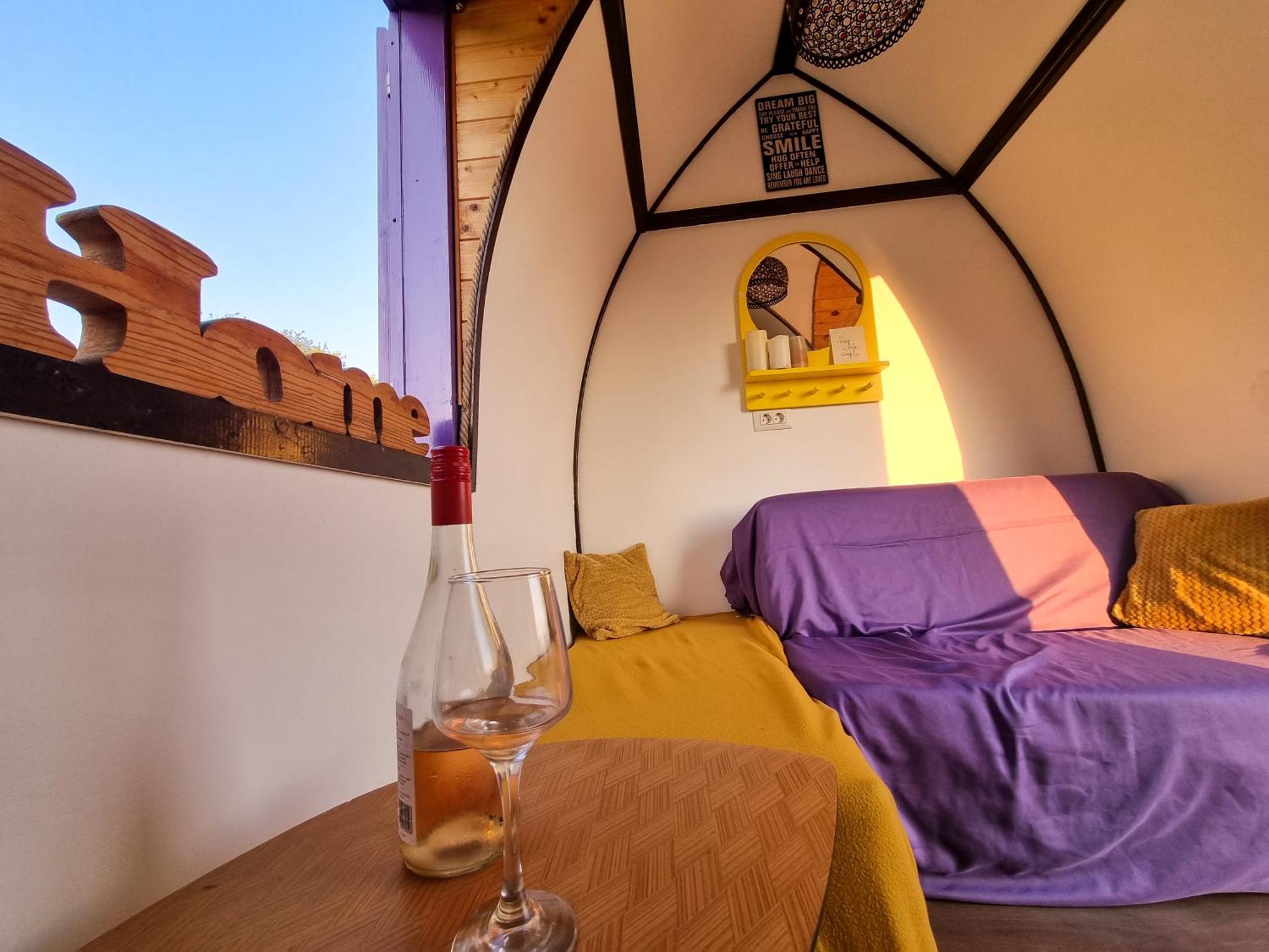 Central Tiny Houses Bucharest Exterior photo